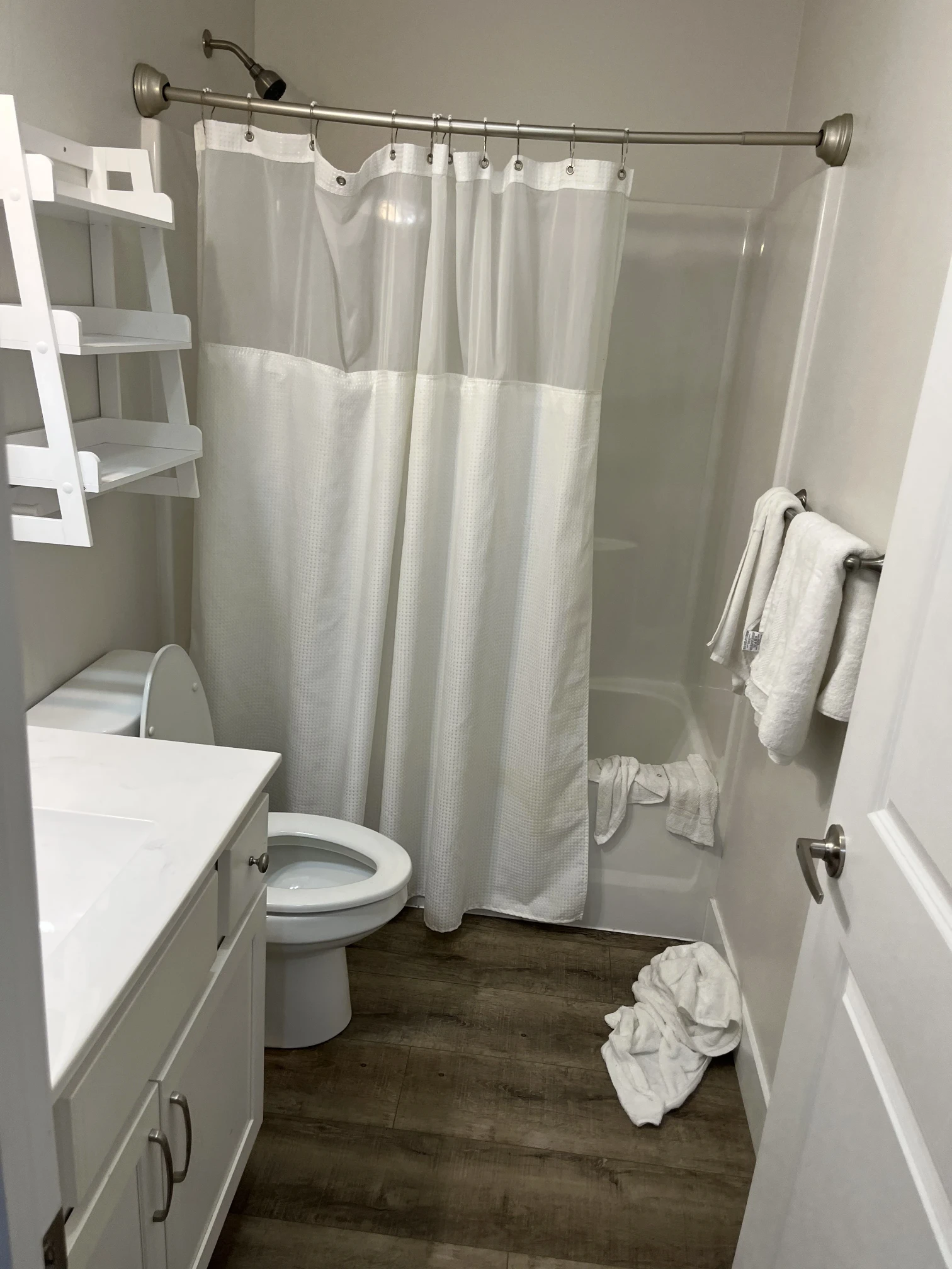 Bathroom before cleaning